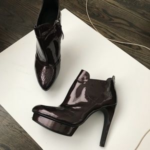 Trouve oxblood patent platform ankle boot, sz11